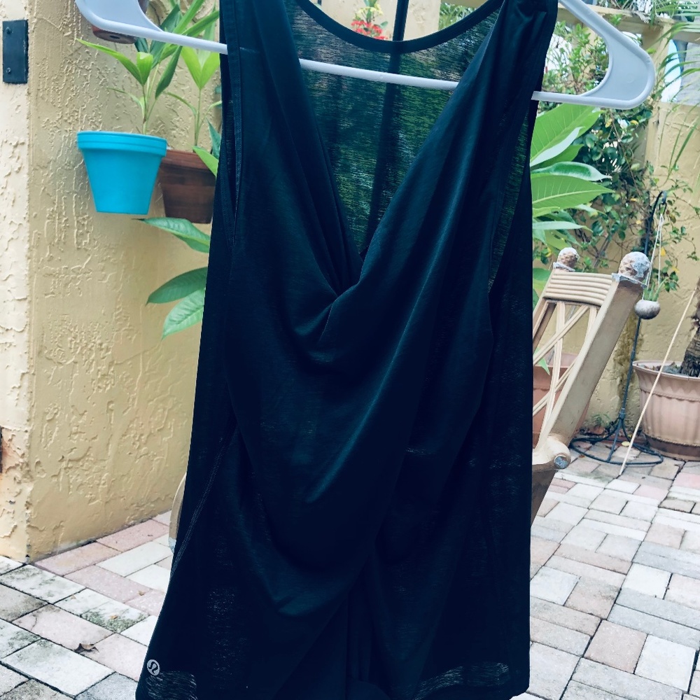 Lululemon Tank Black Draping V-Neck sz 2